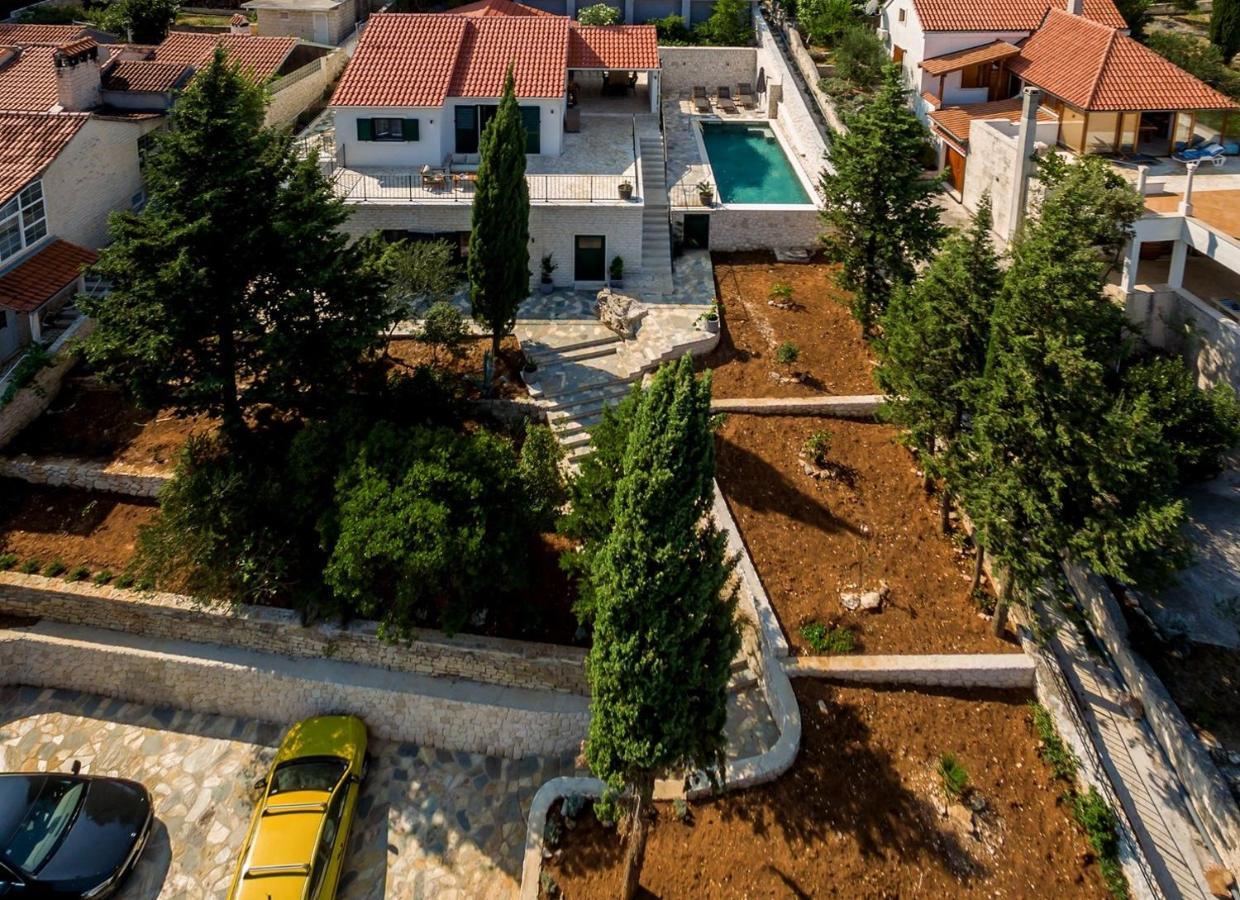 Luxury Villa Dream And Live With Pool By The Beach Splitska Exterior photo