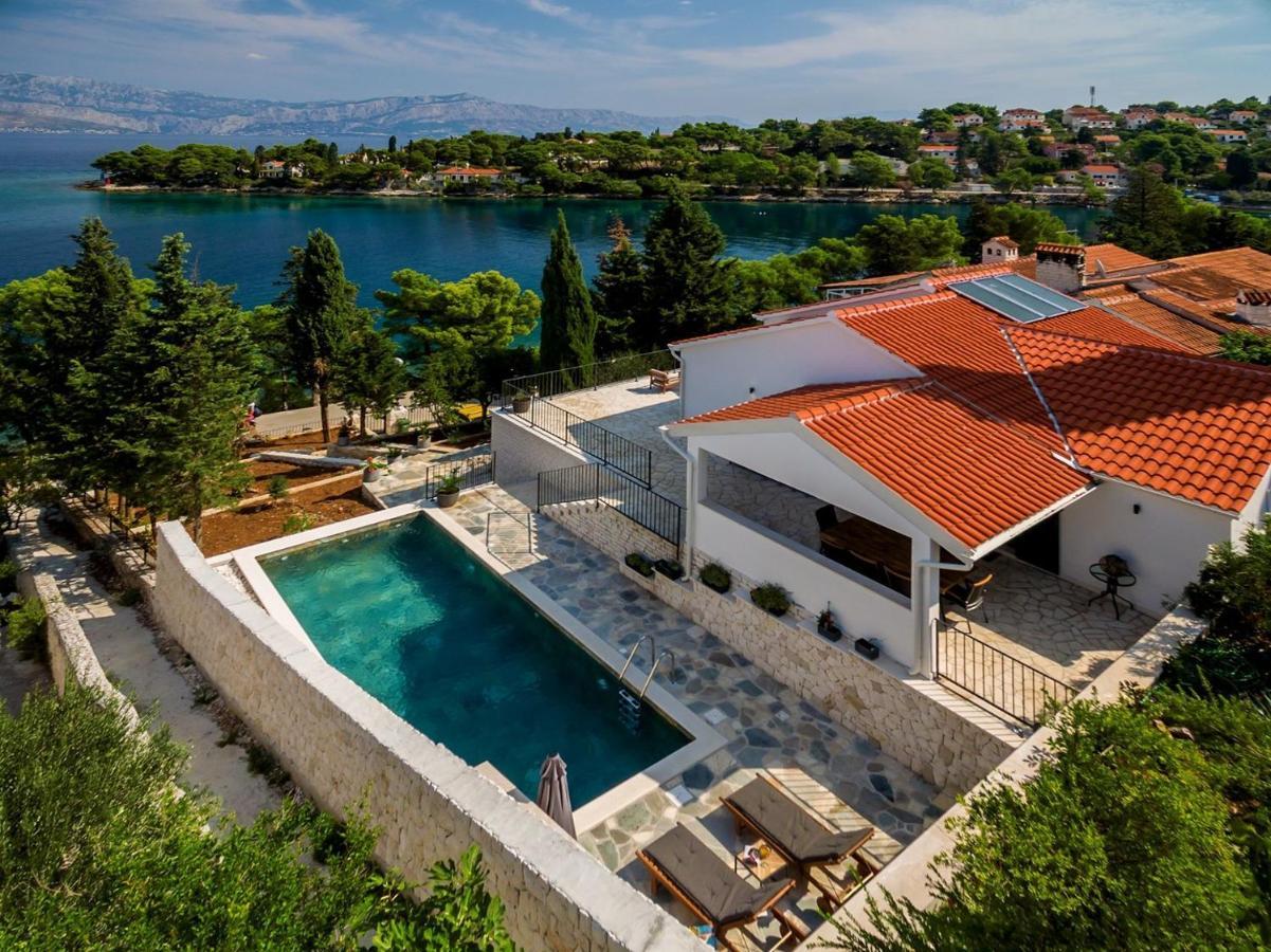 Luxury Villa Dream And Live With Pool By The Beach Splitska Exterior photo