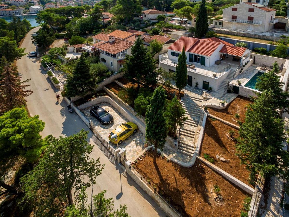 Luxury Villa Dream And Live With Pool By The Beach Splitska Exterior photo