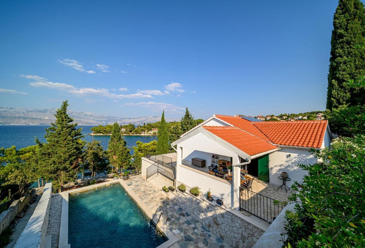 Luxury Villa Dream And Live With Pool By The Beach Splitska Exterior photo