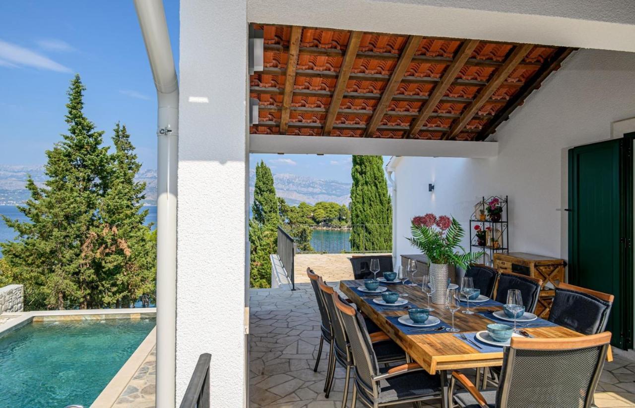 Luxury Villa Dream And Live With Pool By The Beach Splitska Exterior photo