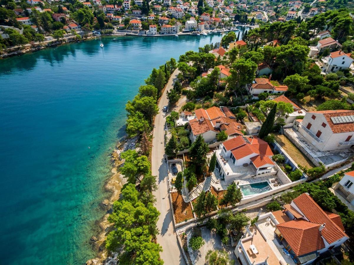 Luxury Villa Dream And Live With Pool By The Beach Splitska Exterior photo