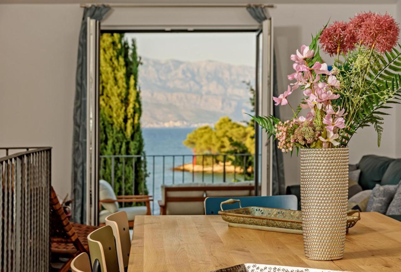Luxury Villa Dream And Live With Pool By The Beach Splitska Exterior photo