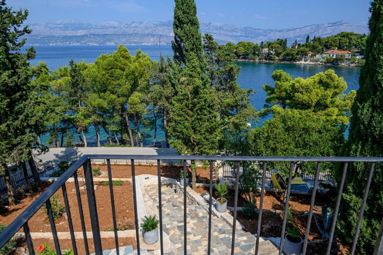 Luxury Villa Dream And Live With Pool By The Beach Splitska Exterior photo