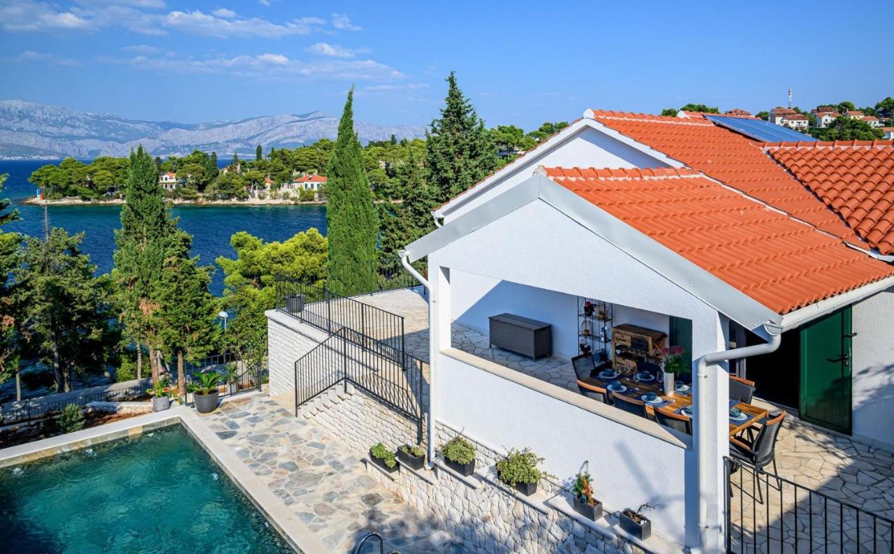 Luxury Villa Dream And Live With Pool By The Beach Splitska Exterior photo