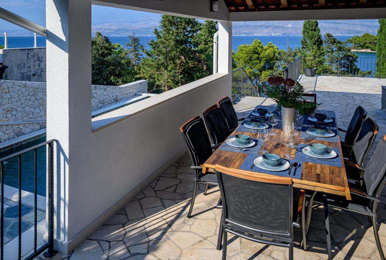 Luxury Villa Dream And Live With Pool By The Beach Splitska Exterior photo