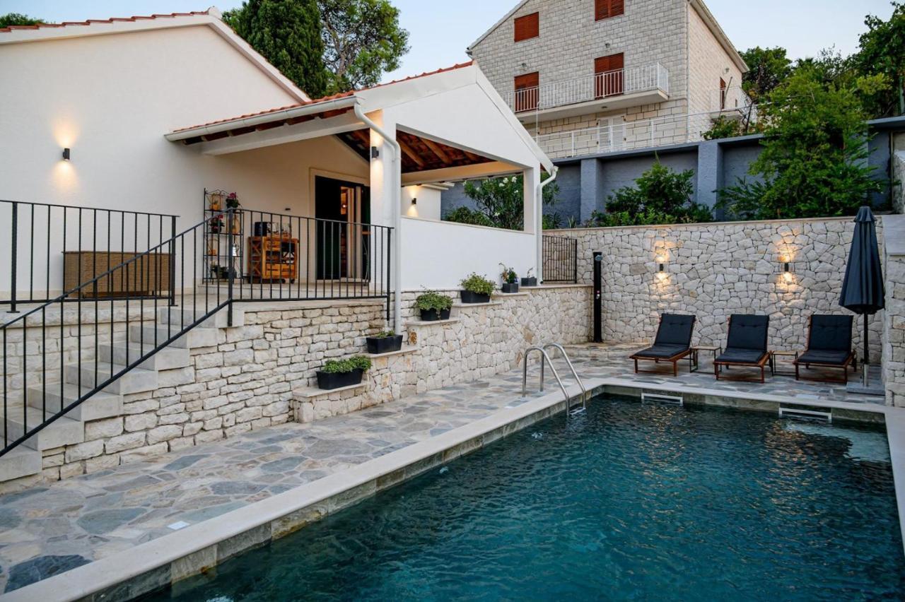 Luxury Villa Dream And Live With Pool By The Beach Splitska Exterior photo