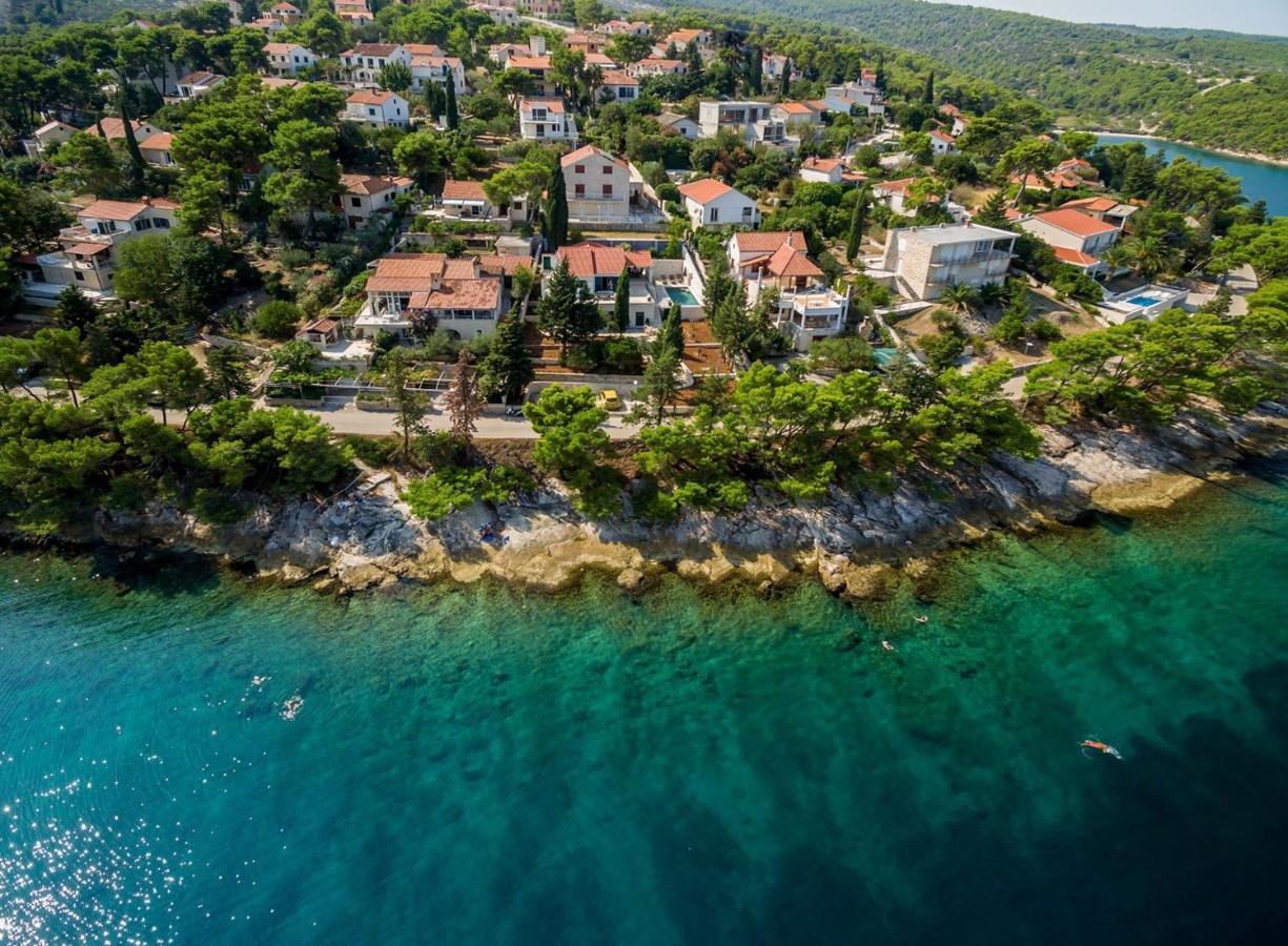 Luxury Villa Dream And Live With Pool By The Beach Splitska Exterior photo