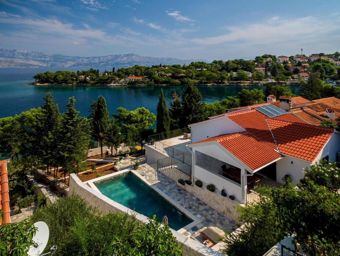 Luxury Villa Dream And Live With Pool By The Beach Splitska Exterior photo