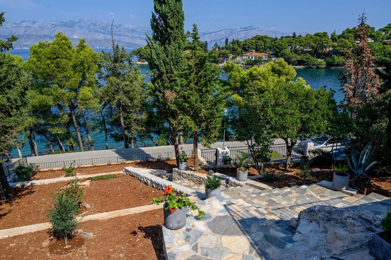 Luxury Villa Dream And Live With Pool By The Beach Splitska Exterior photo