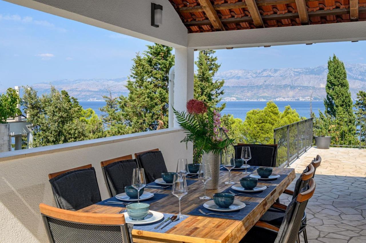 Luxury Villa Dream And Live With Pool By The Beach Splitska Exterior photo