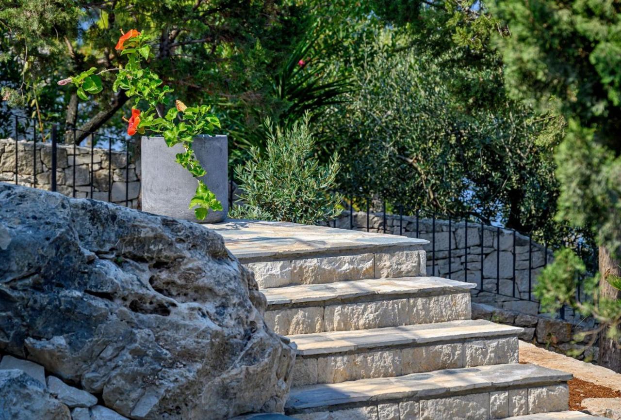 Luxury Villa Dream And Live With Pool By The Beach Splitska Exterior photo