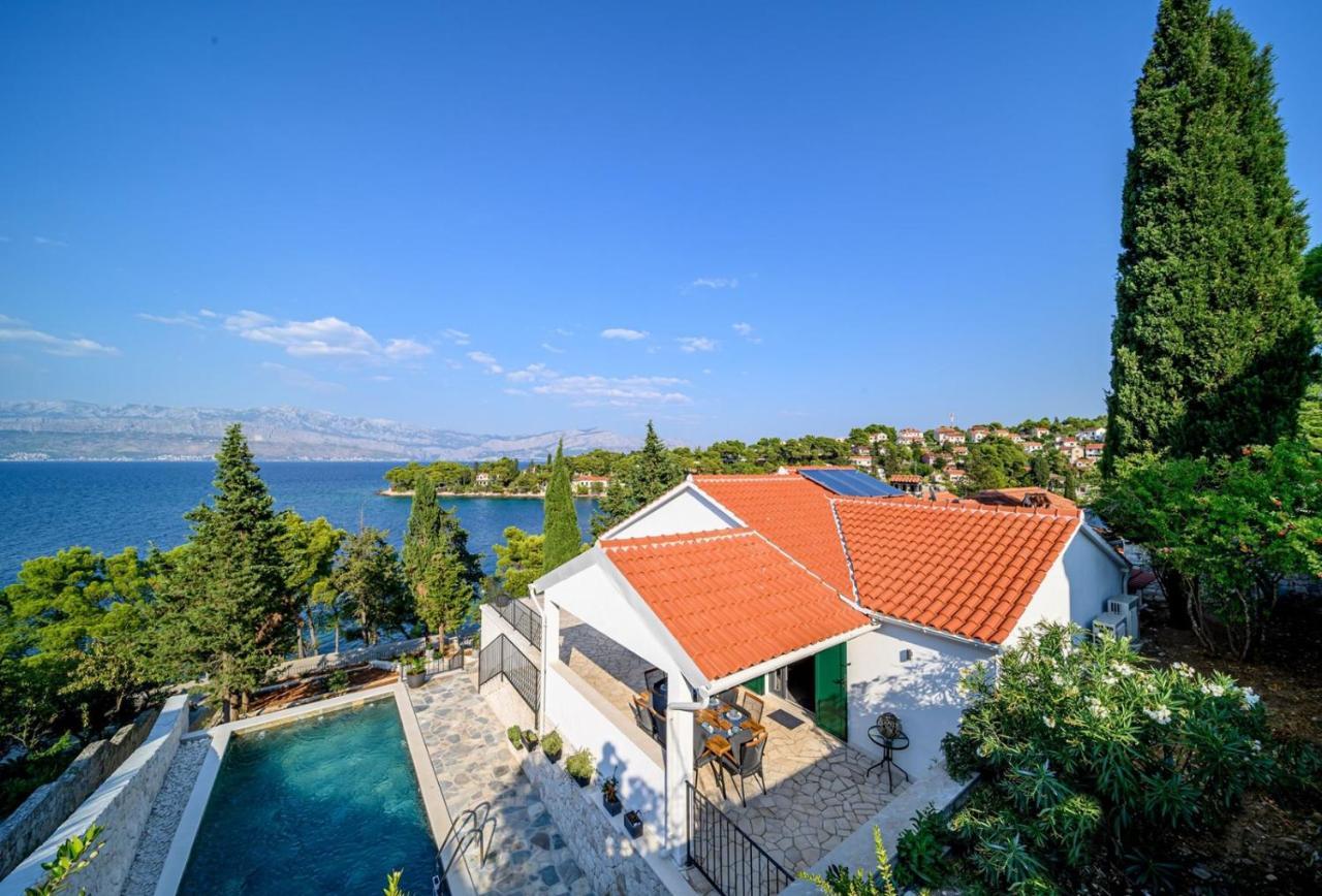 Luxury Villa Dream And Live With Pool By The Beach Splitska Exterior photo