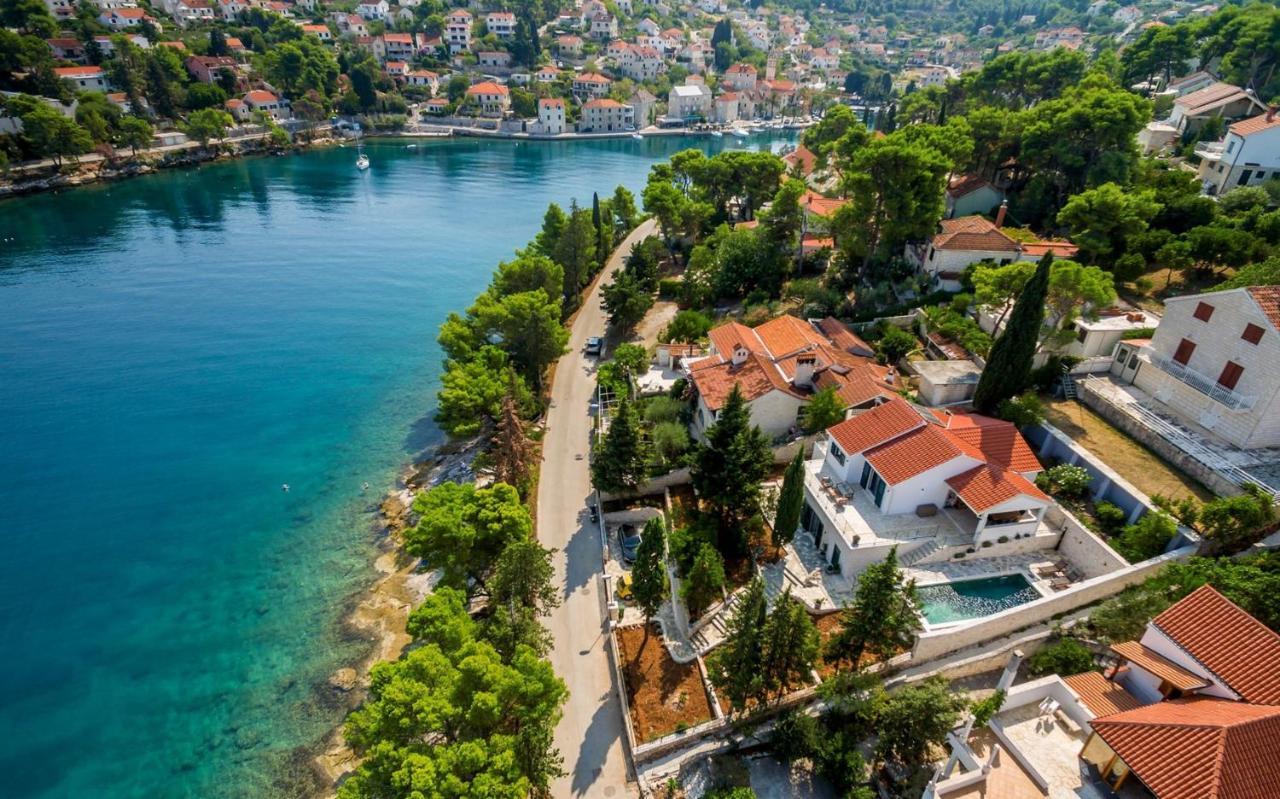 Luxury Villa Dream And Live With Pool By The Beach Splitska Exterior photo