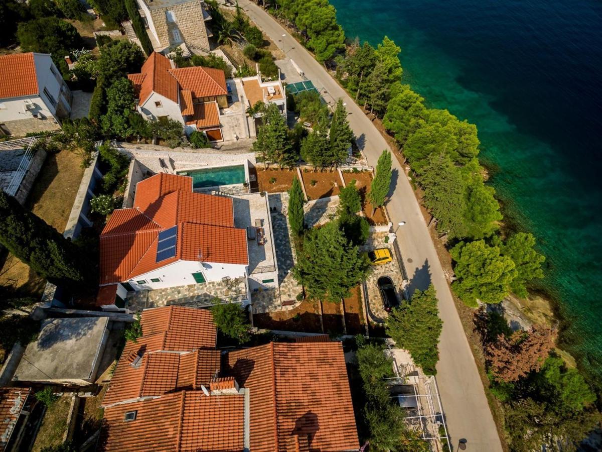 Luxury Villa Dream And Live With Pool By The Beach Splitska Exterior photo