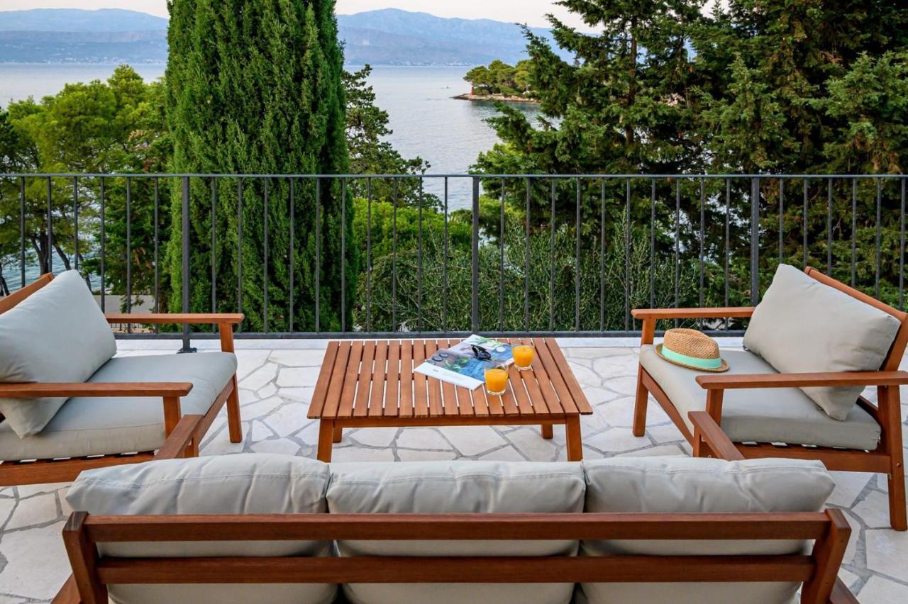 Luxury Villa Dream And Live With Pool By The Beach Splitska Exterior photo
