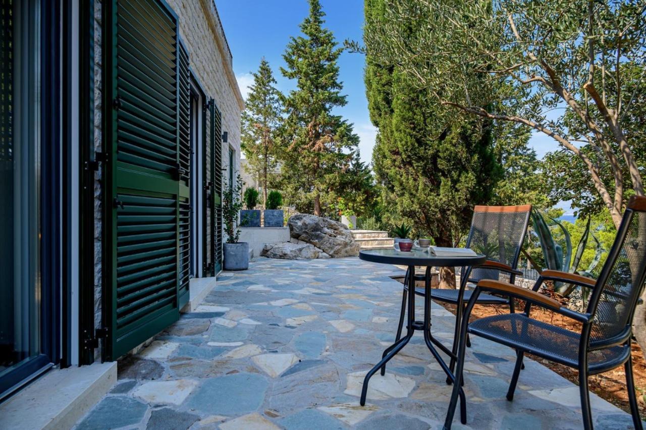 Luxury Villa Dream And Live With Pool By The Beach Splitska Exterior photo